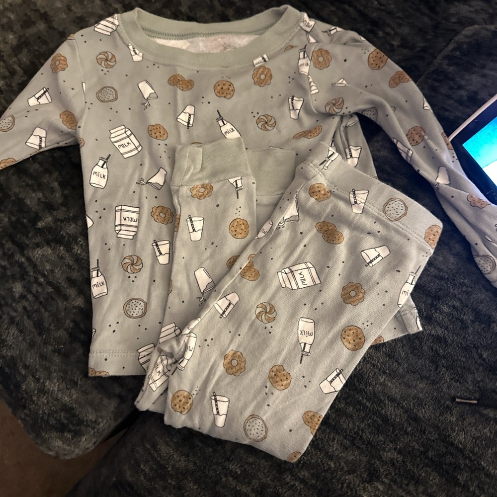 Wonder Nation Gray and Brown Pajama Set with Winter-Themed Print